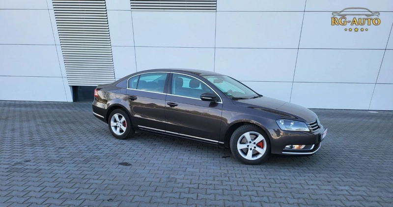 Volkswagen Passat cena 33900 przebieg: 240000, rok produkcji 2011 z Skawina małe 704